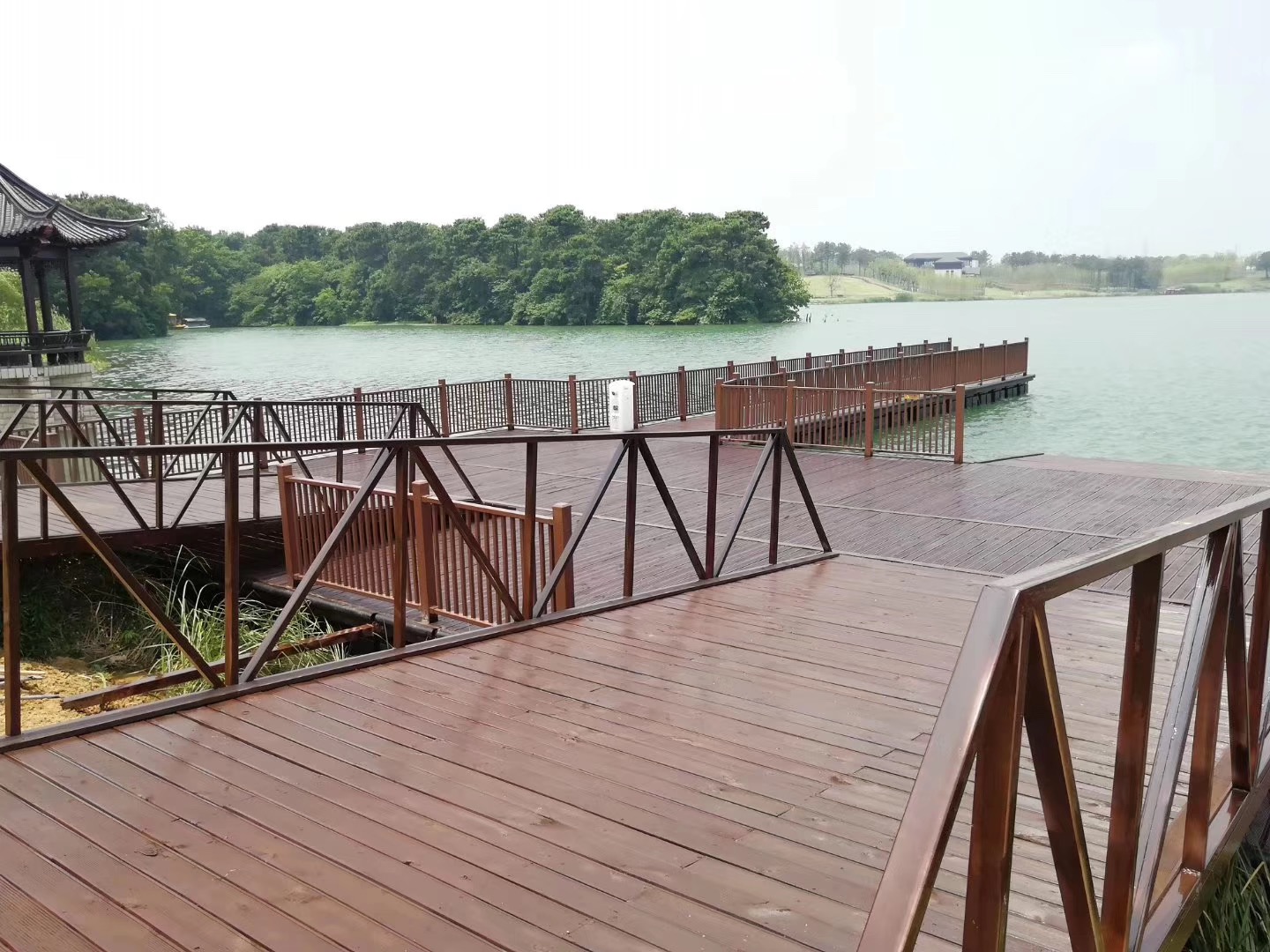 南京青龙湖水上浮桥